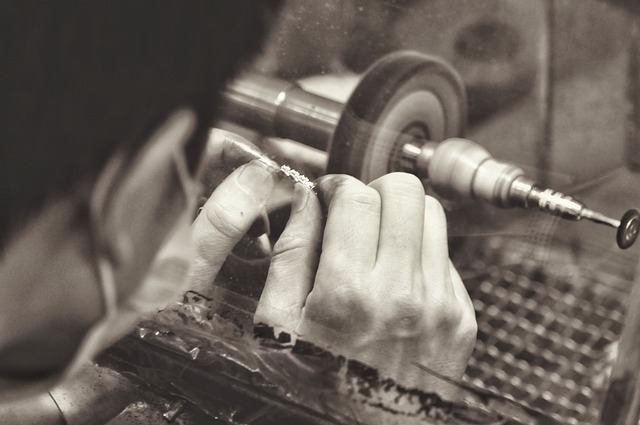 The Psychology Behind Buying Gold, Diamond Gifts-jewelry-manufacturing